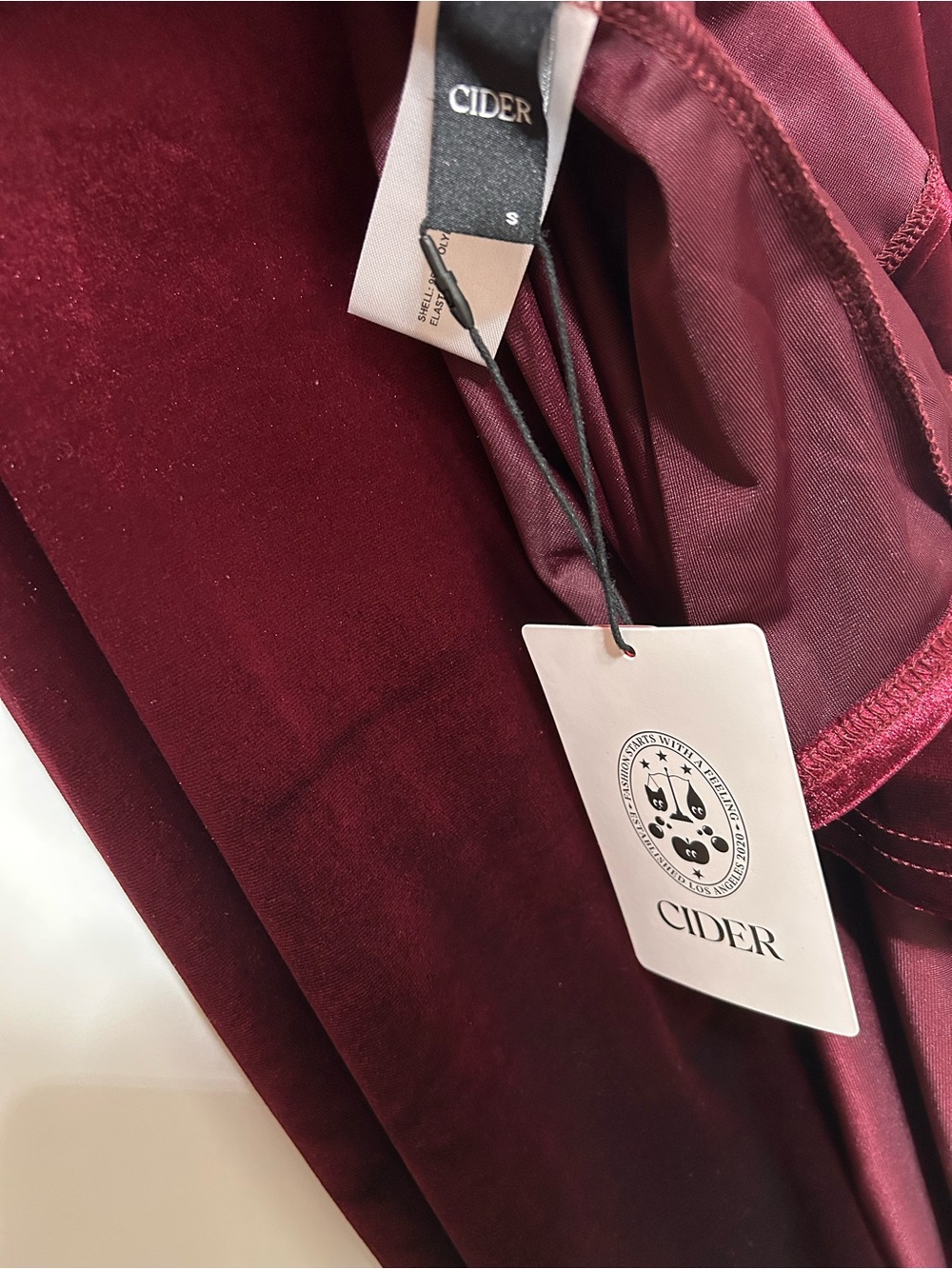 Cider velvet mini Dress in Burgundy - Picture 4 of 4